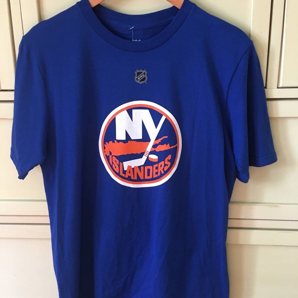 Authentic NHL NY Islanders tee shirt #91 Tavares. New with tags.